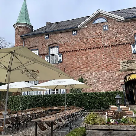 Schloss Walbeck Отель Гельдерн